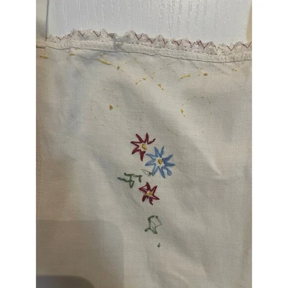 Vintage Embroidered Cream Colored Full Apron - Picture 3 of 12